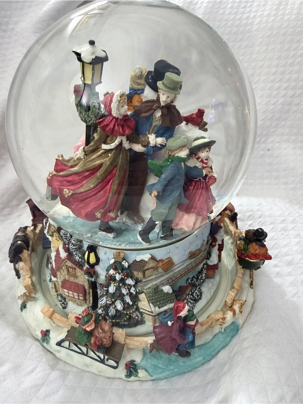 Large Animated Christmas Musical Snow Globe 7" Works. Like New! - Picture 5 of 9